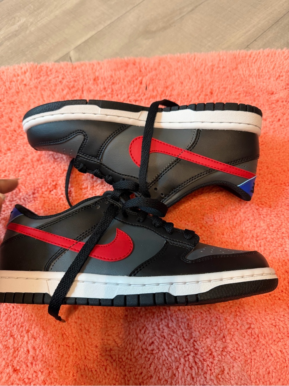 Nike Kids Low-Top Sneakers in Black and Red with Blue Heel Accent - Picture 1 of 2
